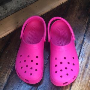 PINK CROCS